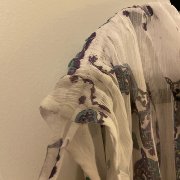 Woman’s large top from Dots - Picture 2 of 7